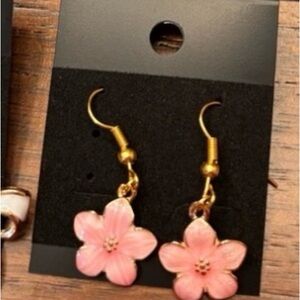 Pretty Charming Floral Drop Earrings in Pink and Gold